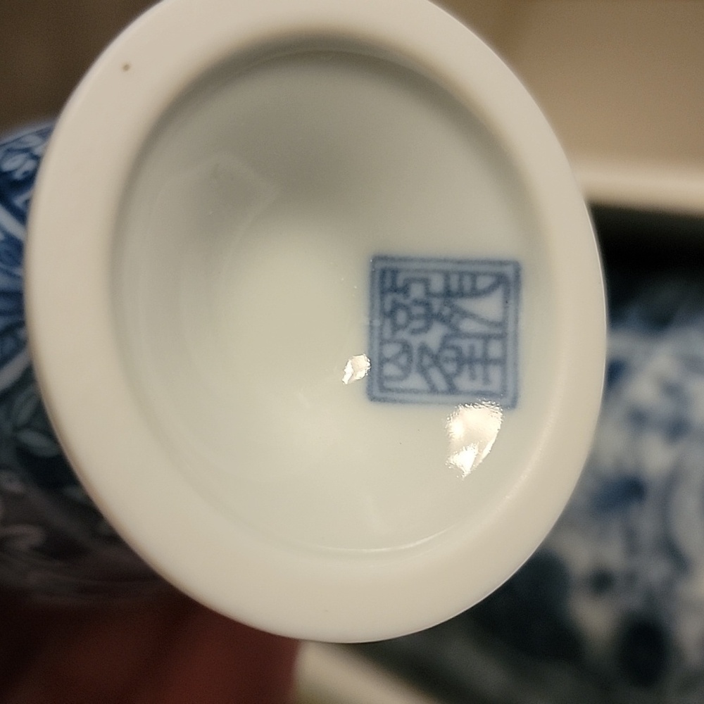 Sanyo Pottery Co Blue and White Chintz Cold Sake Set - Picture 15 of 15